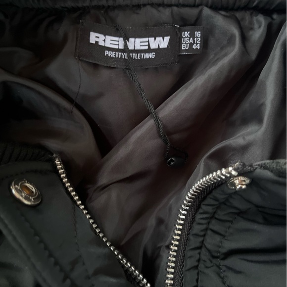 NWOT Pretty Little Thing Black Cropped Crop Puffer Jacket Quilted Coat Size 12 - Picture 6 of 6